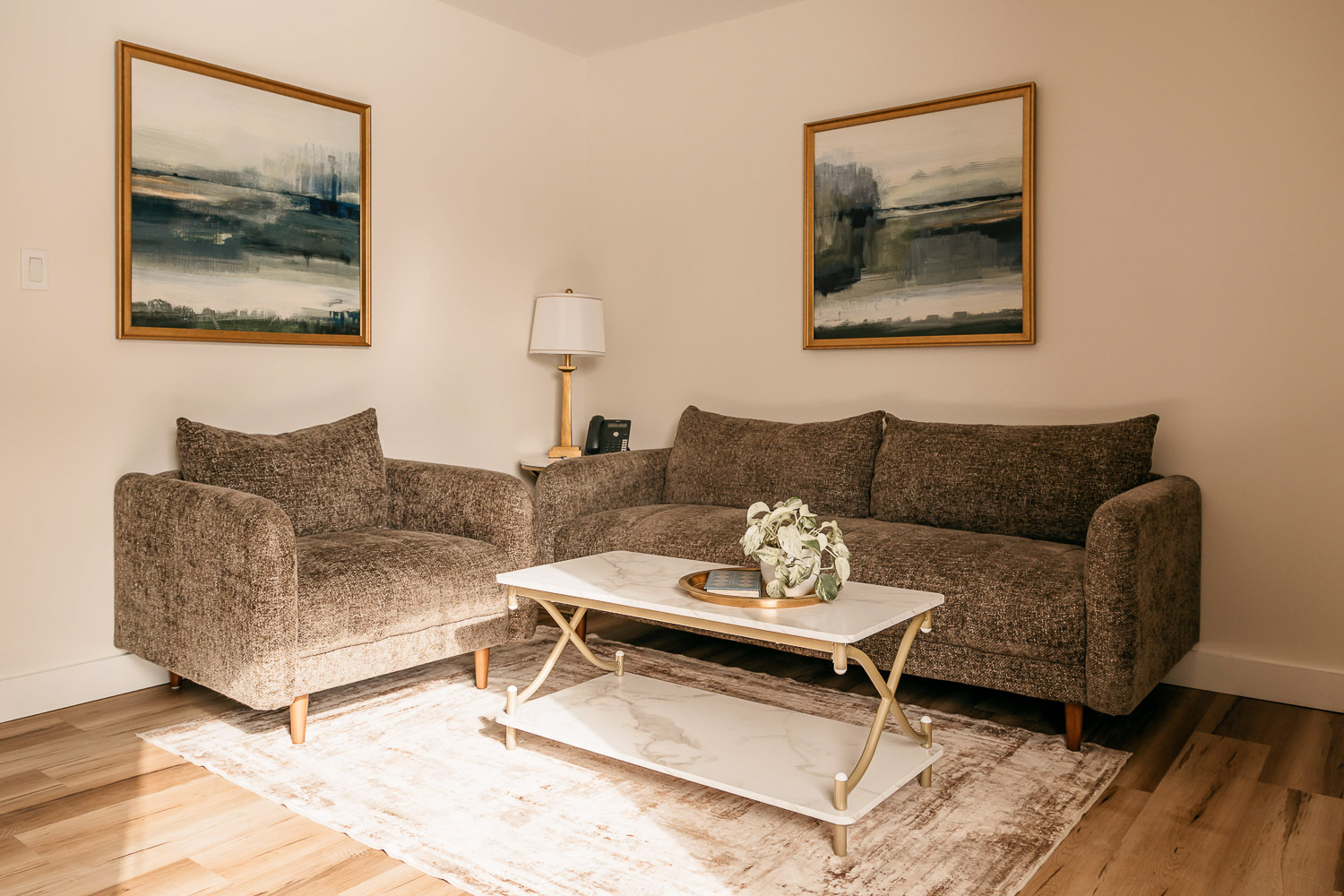 Queen Bedroom Suite Sitting Area